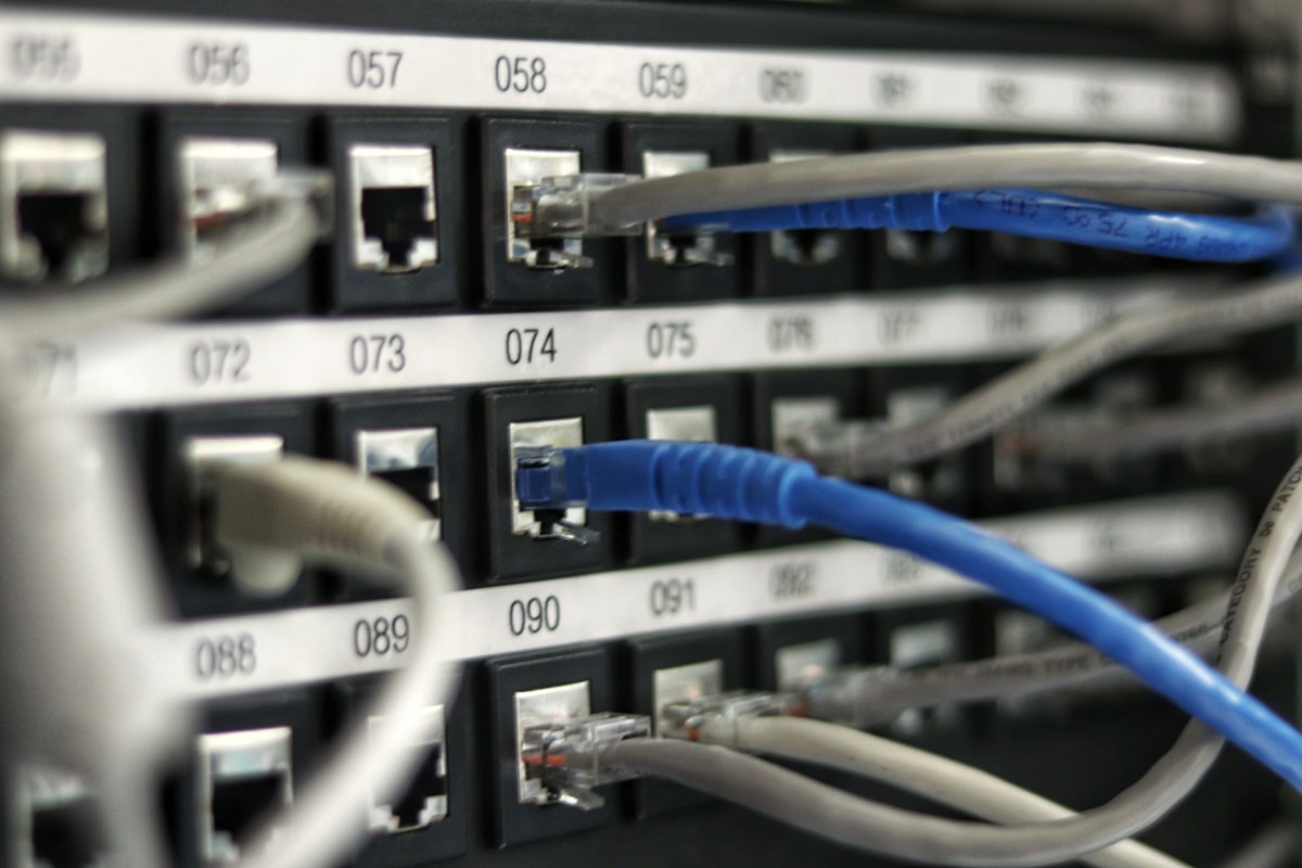 Proxmox Netzwerkdesign — VLANs, Bridges und Bonds richtig aufsetzen